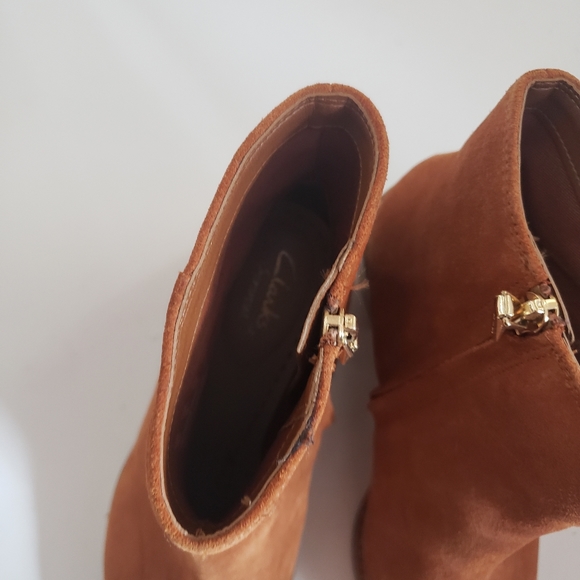 CLARKS Mustard Suede Point Toe Booties Size 6 - Picture 5 of 7